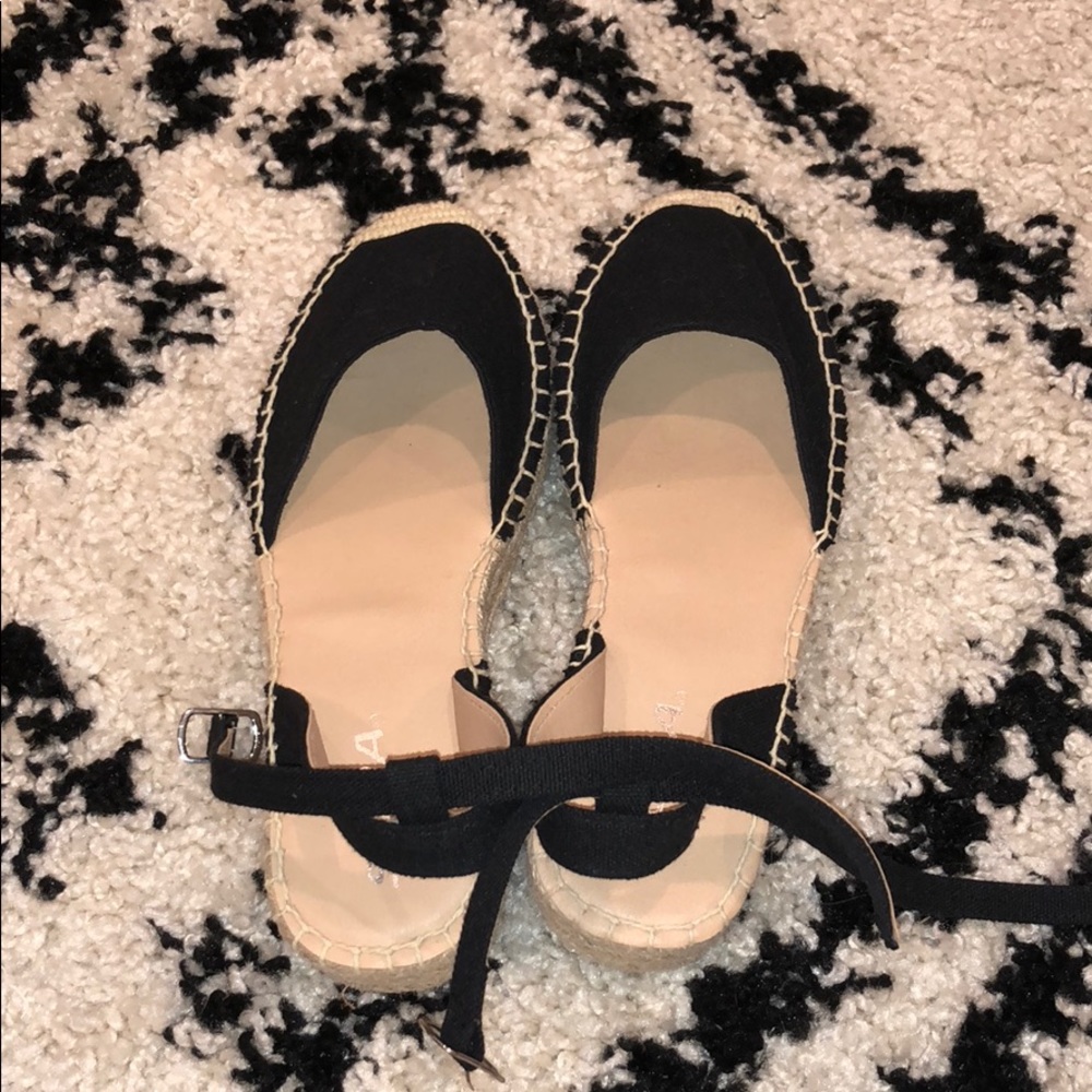 women’s soda black espadrilles size 6